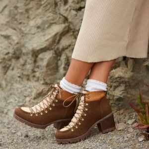 Size 8 - New KORKS-Ease Elin High Fleece Lug Sole